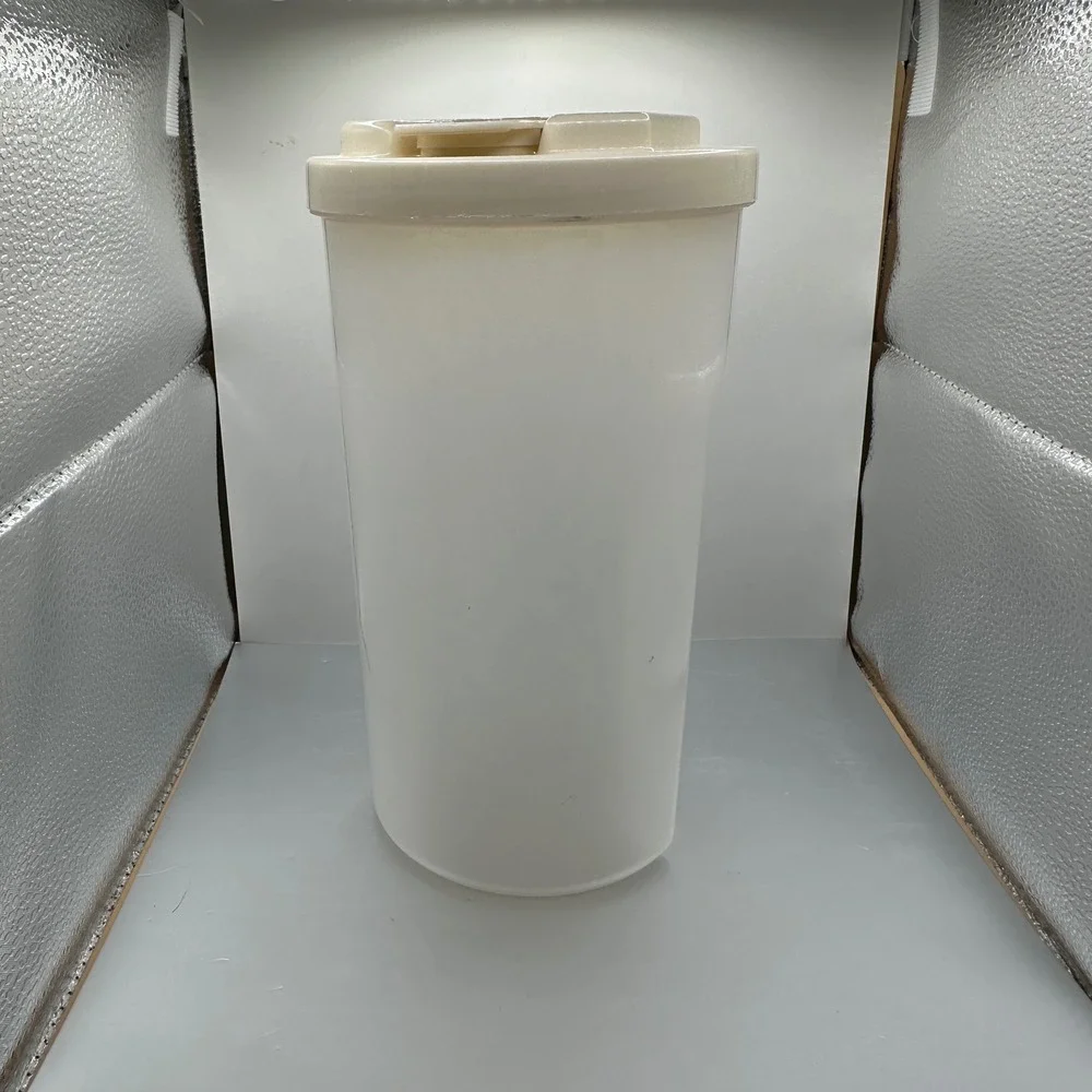 Vintage Rubbermaid 2 Qt EZ Grip Servin Saver Juice Drink Bottle Pitcher with Lid